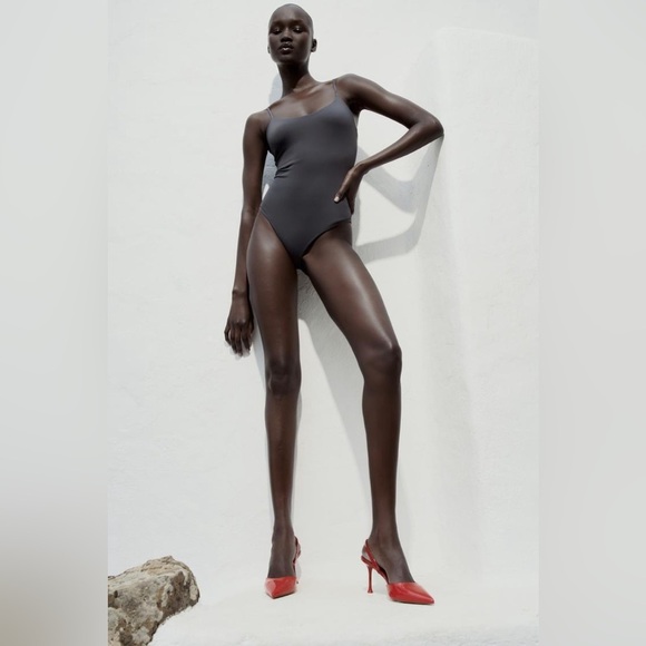 NWOT. Zara Red Shiny High-Heel Shoes. Size 6,5. - Picture 7 of 11